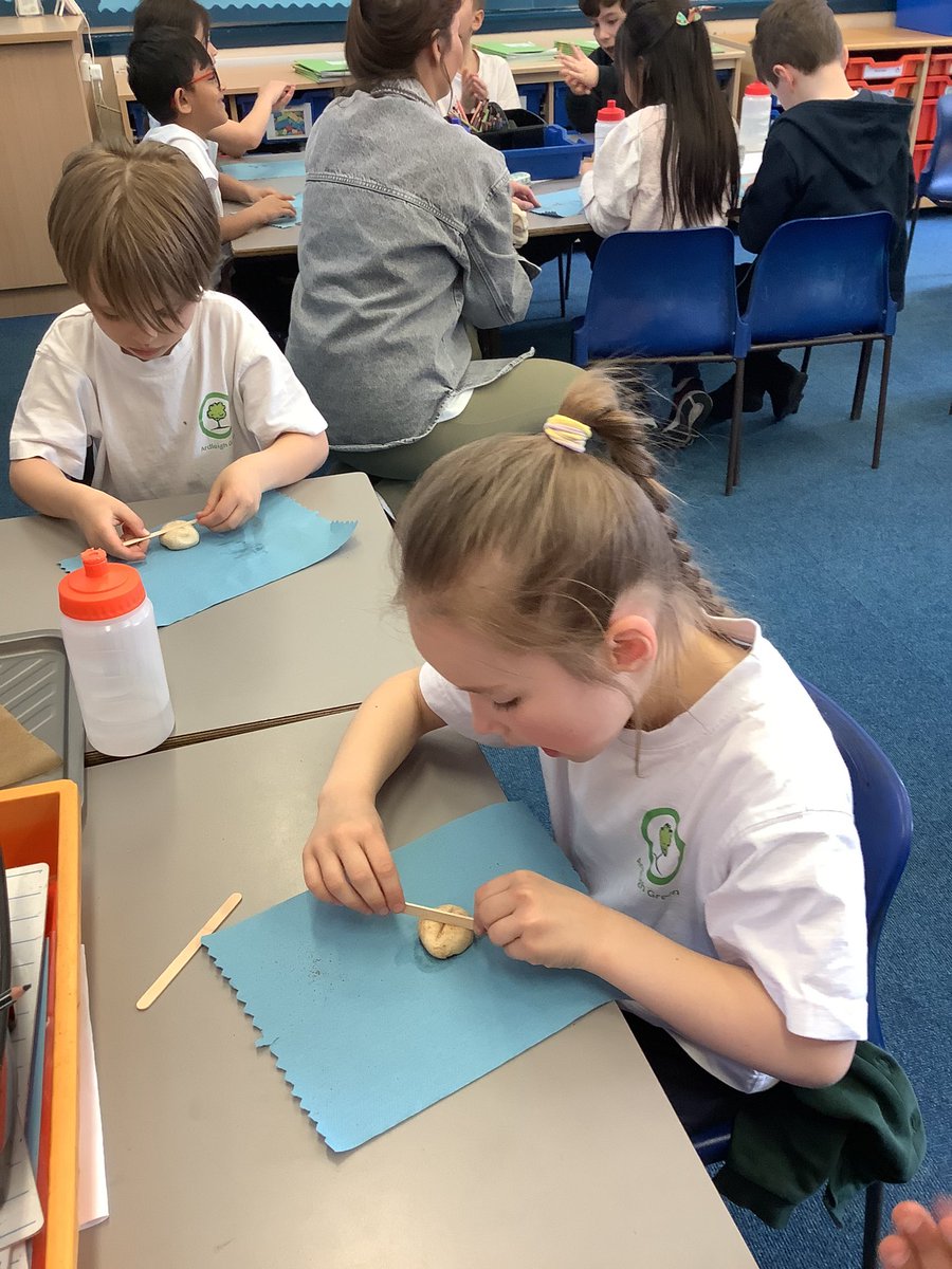 AGInfschool's tweet photo. Today, the Easter Hot Cross Bun Bake-off continued in Year 2. We smelt, rolled and crafted those Hot Cross Buns to perfection! #agire #agidt #agiyr2 #askmeaboutthecross https://t.co/kVJi0v5cJx