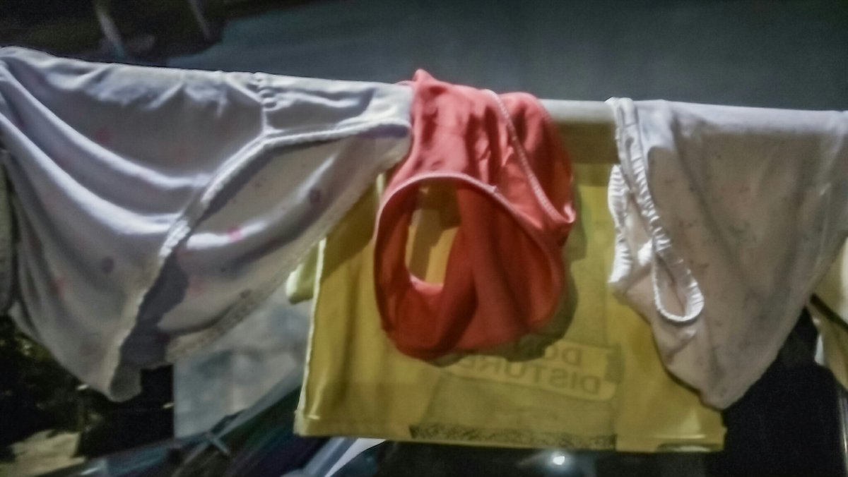 Diapit punya mamanya...💦