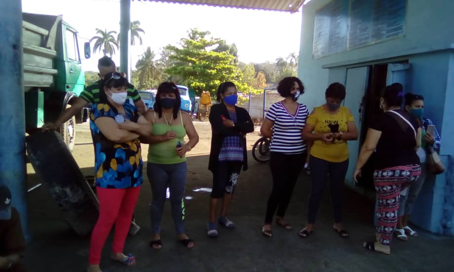 Clase de la defensa civil con la brigada de primeros auxilios y rescate de la #Eaass. Impartida por la Directora y Especialistas de la Cruz Roja Provincial.
#AySCuba #SanctiSpíritus