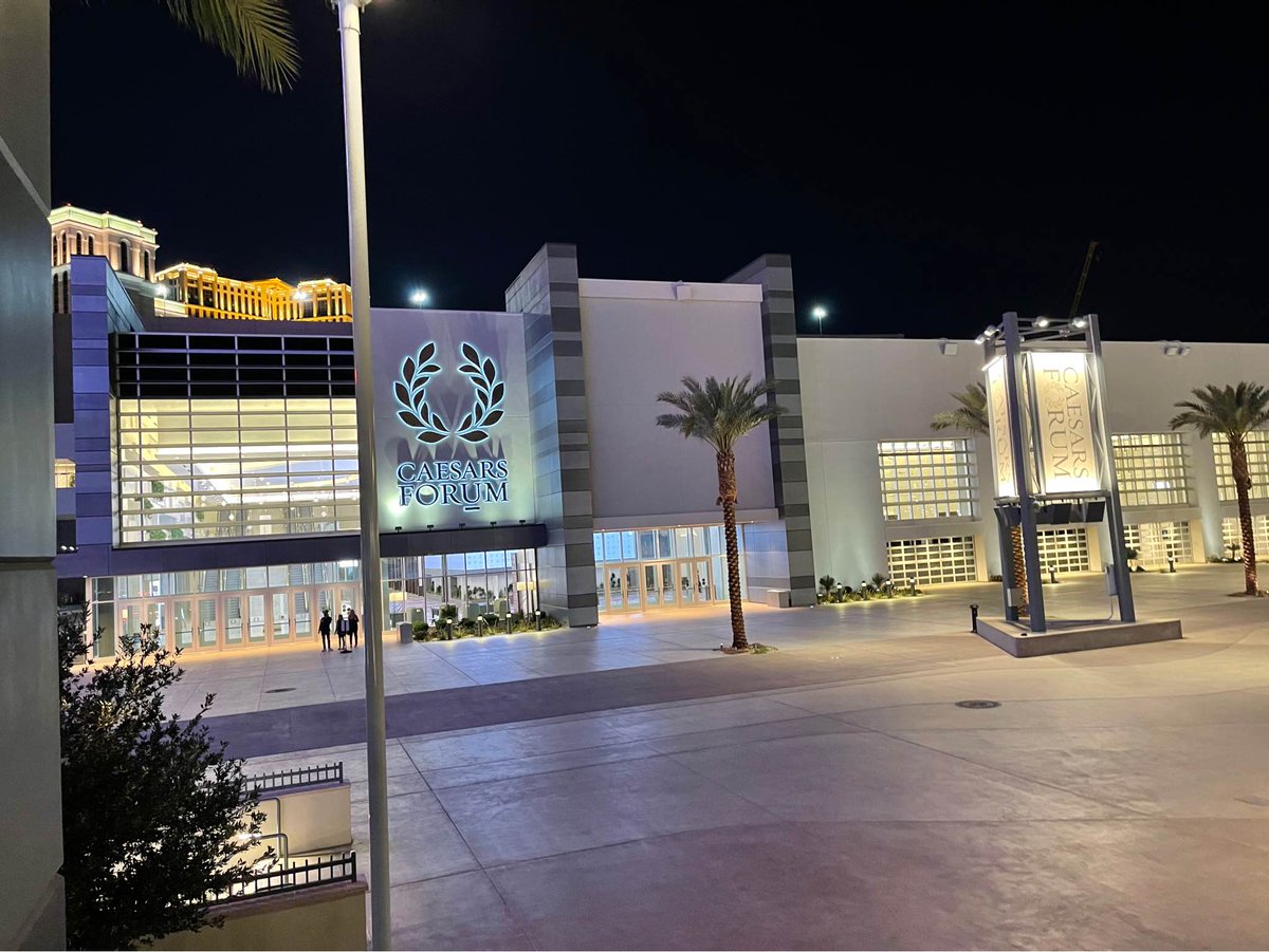 C21Mex's tweet photo. Iniciando desde #LasVegas nuestra #GlobalConference, grandes logros obtenidos a nivel mundial, compartiendo nuestras experiencias con todas las regiones del mundo. Desafiamos la Mediocridad Entregando Experiencias Extraordinarias. #ONE21Experience #C21 https://t.co/cPT8w6b8WW