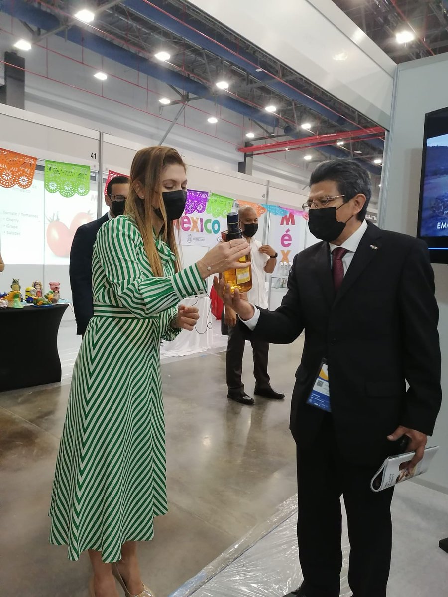 La canciller <a href="/ErikaMouynes/">Erika Mouynes</a> visitó el stand de México en #ExpoComer2022, en el que se promueve el comercio y los negocios entre 🇲🇽 y 🇵🇦 <a href="/Expocomer/">Expocomer Panama</a>