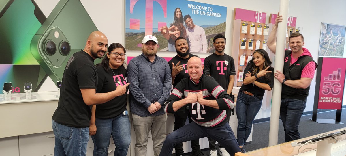 It was great meeting and spending time connecting with <a href="/CSource_Tweets/">Connectivity Source</a> Leadership team. Thank's to <a href="/ktoppe01/">Kevin Topper</a> <a href="/jcbrandenburger/">Jason Brandenburger</a> for the support and direction with <a href="/TMobile/">T-Mobile</a> focuses. Summerville's future is bright @MaTrenta619. #CSNation #Tmobile #letsgo.