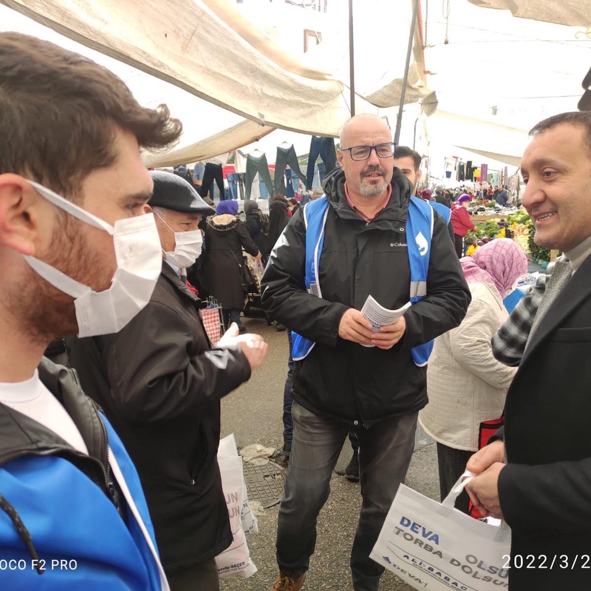 mutalipgecer's tweet photo. İlçe Yöneticilerimizle Çarşamba pazarında yüzlerce vatandaşımız ve esnafımızı ziyaret ederek sohbet ettik. @devapartisi ‘ne yoğun ilgi ve teveccühleri için teşekkür ederiz. #ÇözümDevada #Sancaktepe #alibabacan #öğretmen #AhlaksızProgramlar #carsamba #İETT @alibabacan #Deva https://t.co/iIPyxgdVXB