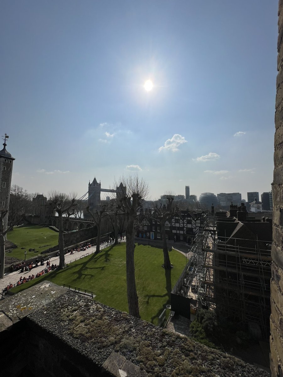 es_heritage's tweet photo. Todays placement included a brilliant behind the scenes visit to the Doctors House and Legges Mount within the #toweroflondon today! Even included a quick visit to the rooftop where I was able to capture this beautiful sunny view of #towerbridge ☀️🏰 @HRP_palaces https://t.co/Ib301QmwT9