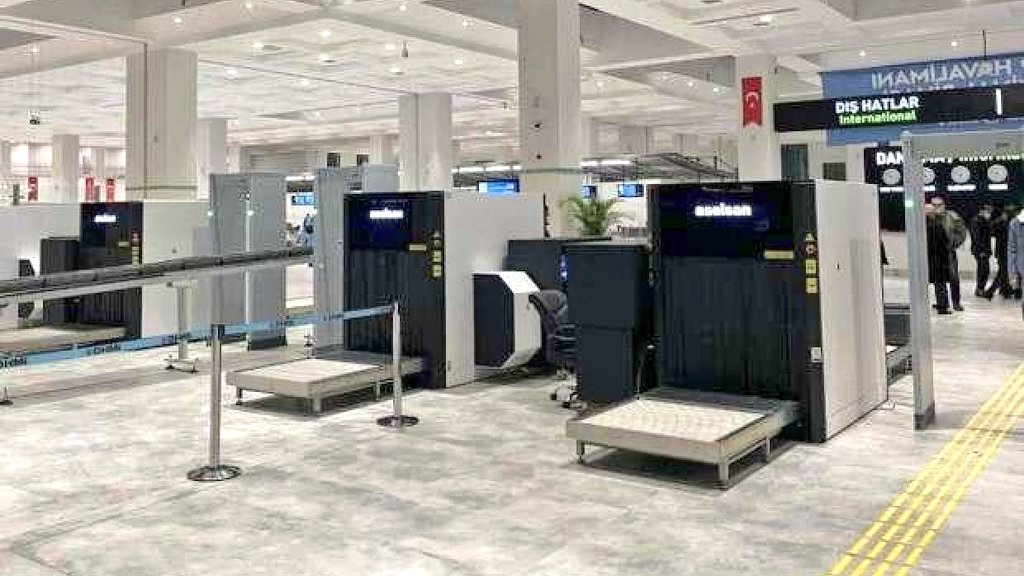 Tokat Havalimanı yeni terminal binasında kullanılacak 12 adet Aselsan X-Ray Bagaj Kontrol Cihazı teslim edildi.
#YerliveMilliSanayi 
#MilliTeknolojiHamlesi