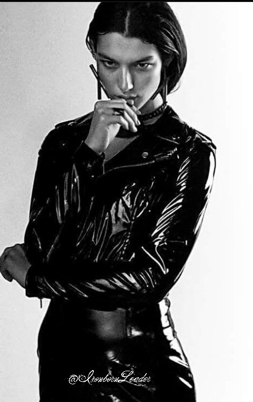 ⠀

⠀⠀                  ❚ ⊱⎈⊰ ❚      
         ═══════════

                            ╱

           𝓦HAT'S  𝓜Y  𝓝AME  ﹖
           𝓦HAT'S  𝓜Y  𝓝AME  ﹖
              𝓗OLD  𝕿HE   𝐒̵  ,
        𝕭𝐄𝐂𝐀𝐔𝐒𝐄  I'M  AN  𝓐𝐈͟𝐍͟'𝐓 .
⠀
⠀