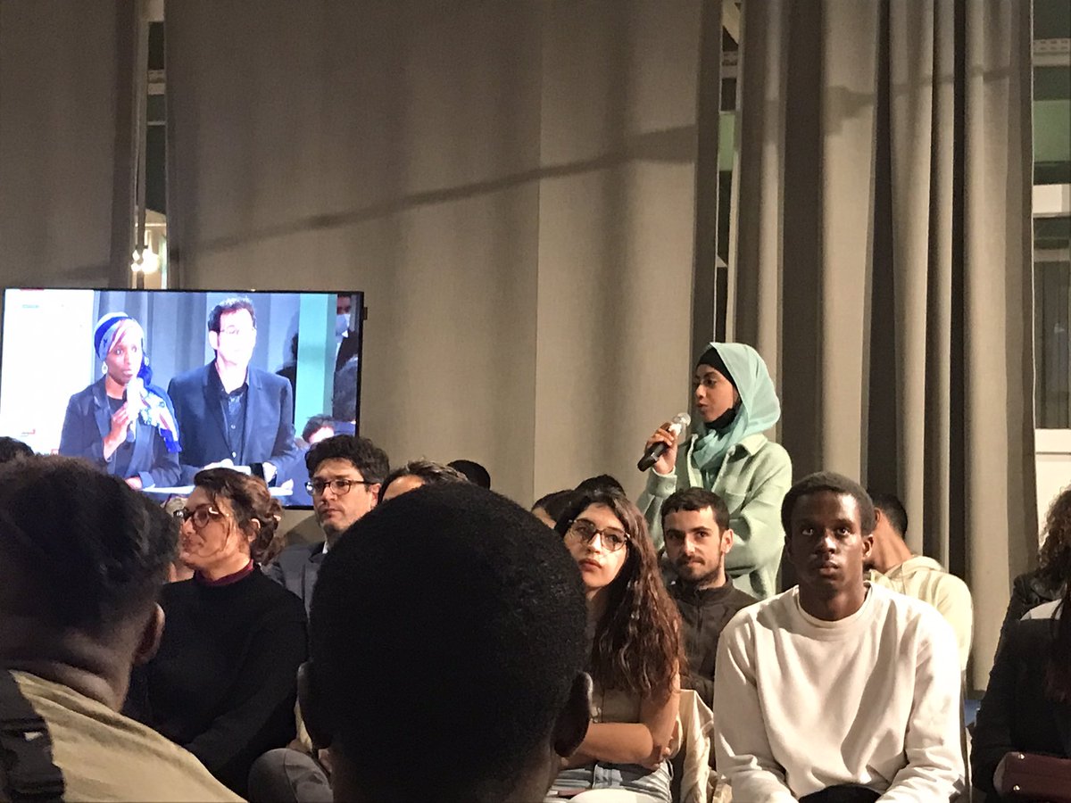 On parle du voile sans en parler aux personnes concernées. On m’a souvent dit que je ne pourrais pas réussir avec. C’est mon choix il n’y a pas d’homme à la maison qui décide pour moi. On ne nous donne par la parole sur ça, elle est où la liberté dans tout ça ! 
#2022avecnous