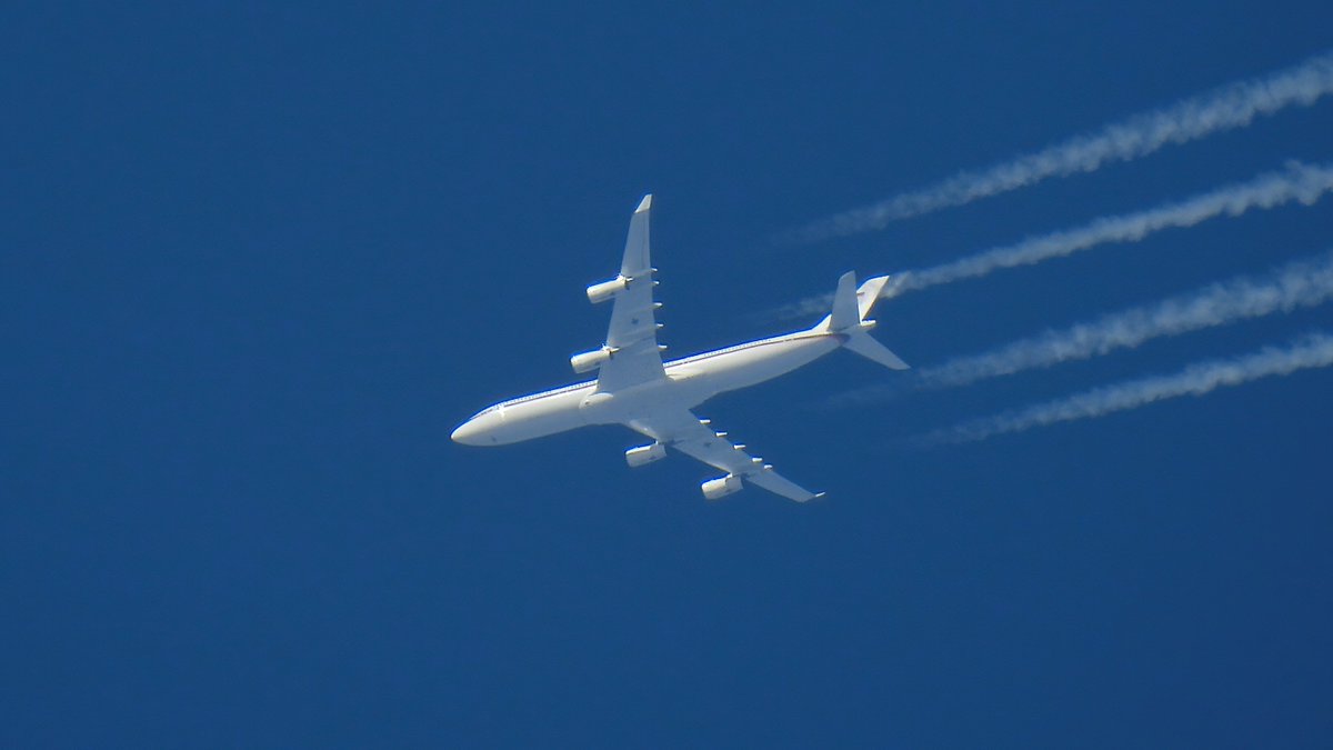 EHSBspotter's tweet photo. German Air Force Airbus A340 reg. π©πͺ16+01 spotted as #GAF898 yesterday (1, 2) and as #GAF931 (3) today.
#NLspot @NLspotπ³π± https://t.co/xCtK0WJTBq
