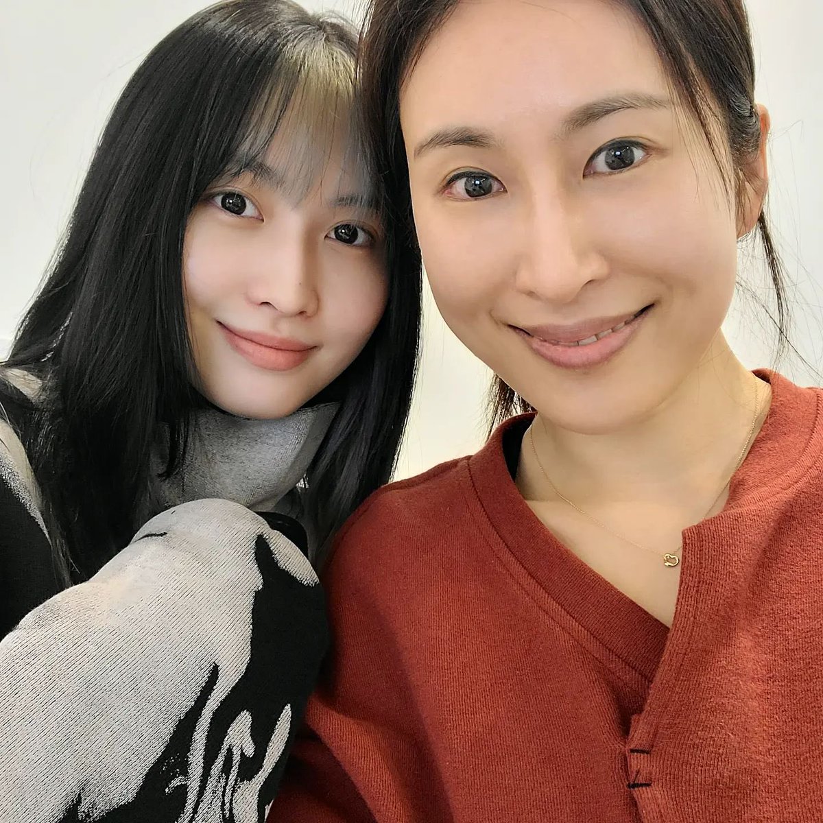 2xEmily's tweet image. A vocal coach update about Momo: “TWICE Momo successfully finished her US tour. I’m impressed by her enthusiasm for vocal training while she is busy with the world tour. The girl group I support after Fin.K.L is TWICE!..”
#MOMO #모모 #モモ #트와이스 #TWICE
instagram.com/p/Cbb7zNKLvoE/…