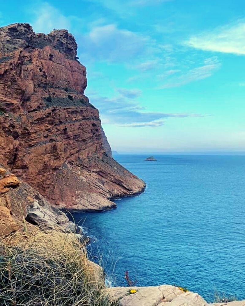 Uno de los acantilados más espectaculares de Europa. 
¿Sabes dónde están? 😎

One of the most spectacular cliffs in Europe.
Do you know where they are? 😎