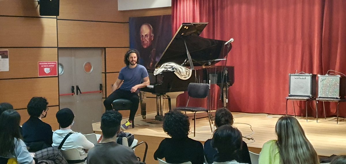 Facultad de Música y Artes Escénicas UAX tweet media