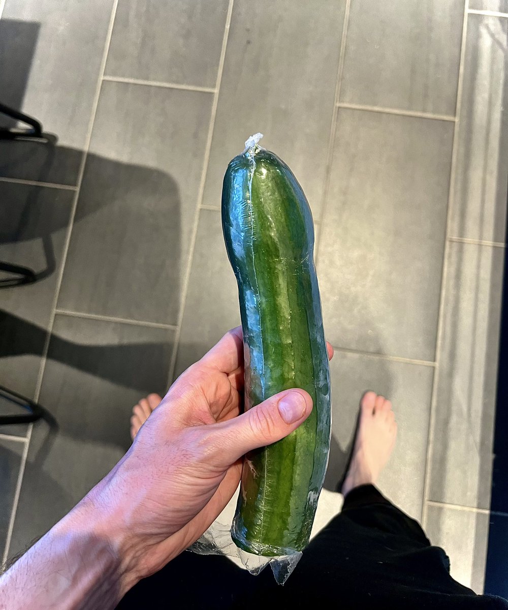 JSilverstone12's tweet photo. This cucumber is… arousing 😈 https://t.co/xOx89CO6tv