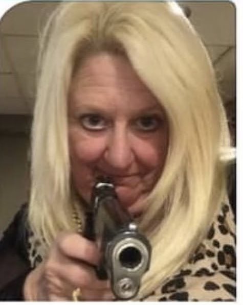 Magazines: here are some unrealistic beauty standards and diet culture discourse

Also magazines: do not forget that you are confident! Why are you not MORE CONFIDENT? WHAT IS WRONG WITH YOU???