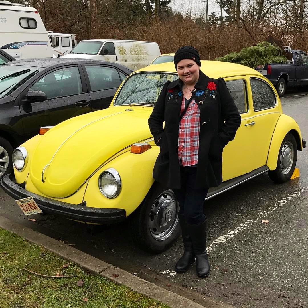 jesss_lee_'s tweet photo. So much better with the front of the #swanbug. I love that I got this photo. #onceuponatime #ouat #emmaswan @OnceABC https://t.co/yiV3jYVm3g
