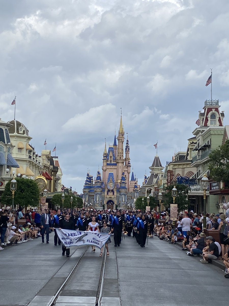 musictravel1's tweet image. The Franklin Central HS (IN) Band marched on main street in Magic Kingdom today. Great performance! #MTCtravels @FCBandBooster