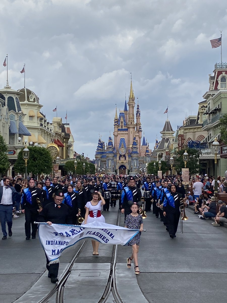 musictravel1's tweet image. The Franklin Central HS (IN) Band marched on main street in Magic Kingdom today. Great performance! #MTCtravels @FCBandBooster