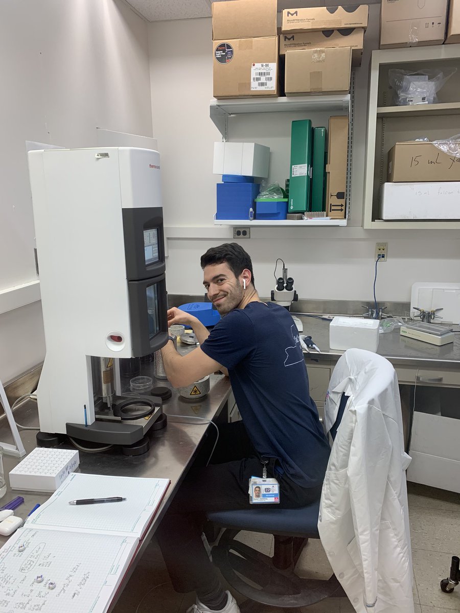 gogo_science's tweet photo. @d_adelsberg making more #cryoEM grids for @SEMC_NYSBC #smirk https://t.co/QAIWZl6aNU