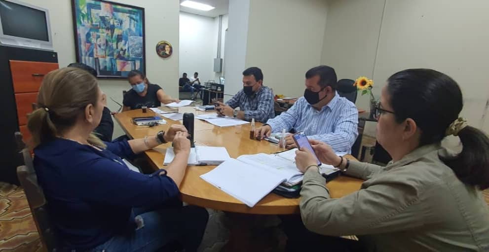 NellyverLugo's tweet photo. 1/2 #23Mar || Participamos en la reunión de trabajo de la Comisión Permanente de Salud, Administración y Servicios Públicos con la finalidad de evaluar el informe de trabajo sobre la situación de combustible del estado Táchira. 
@TachiraCLET https://t.co/zoJTkFz32c
