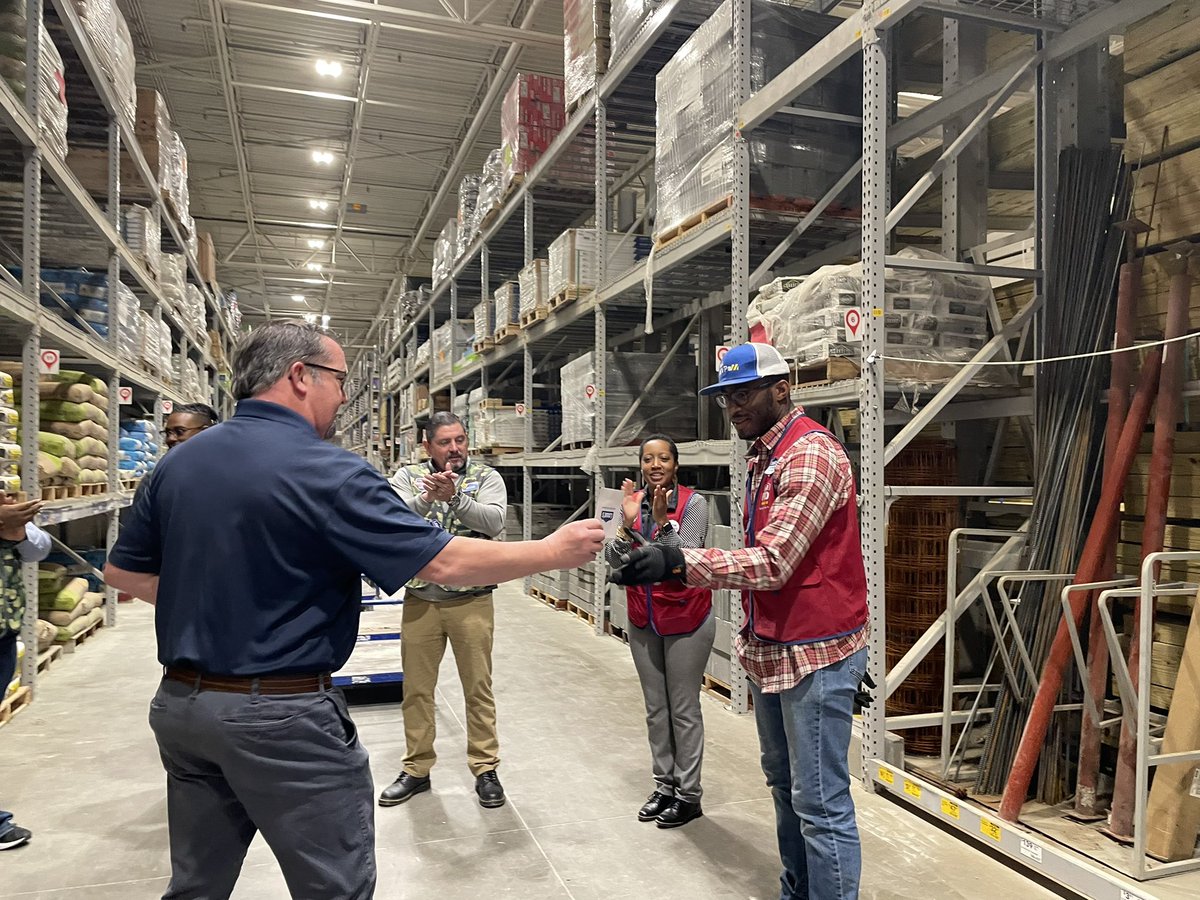 Great leadership recognizing great team members. D’Angelo being recognized for supporting Pro “after hours”. <a href="/ShuellWilliam/">William Shuell</a> <a href="/BellAnyae/">Anyae Bell</a> <a href="/BenitoKomadina/">Benito.Komadina@Lowes</a> <a href="/ShaneGagne76/">Shane Gagne</a> <a href="/BlueBoxR1/">@BlueBoxR1</a>