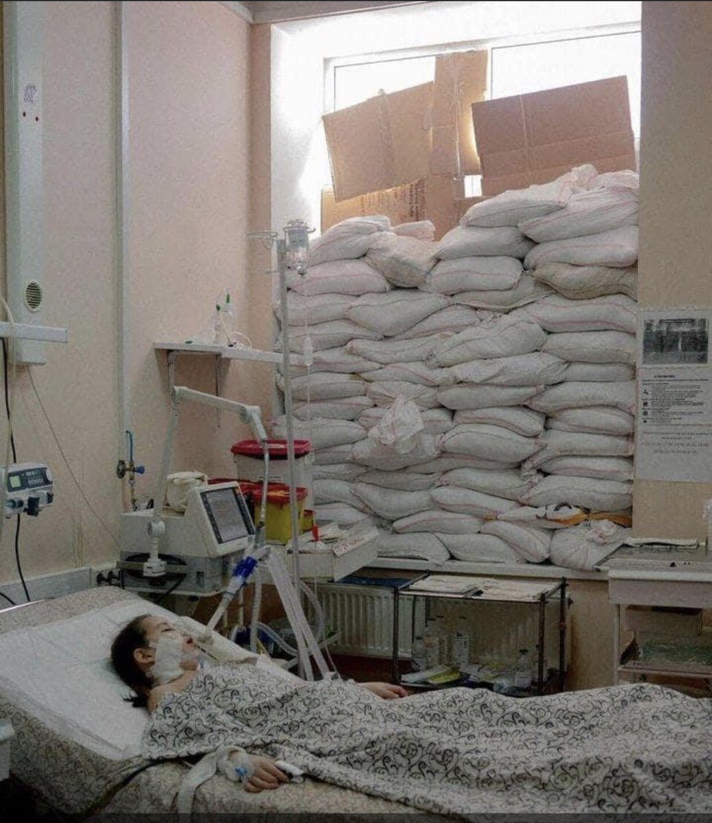 DosukMaria's tweet photo. This is how the hospital in Zaporizhia looks like, where people rescued from @Mariupol are brought. Help our children,please 😢🥺😔🇺🇦🇺🇦🇺🇦#StopPutinNOW https://t.co/LbYdCzKTOA