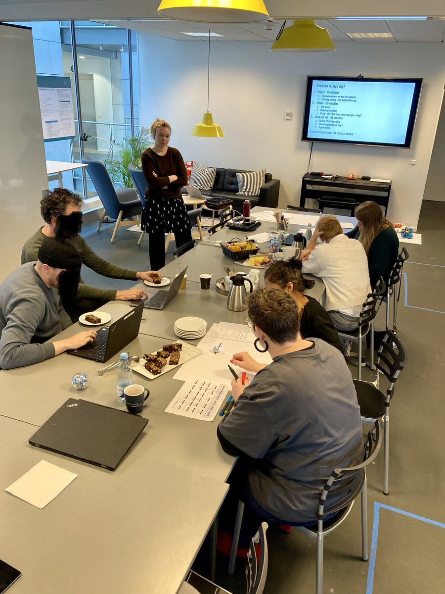 Munib (@futuremunib) on Twitter photo I dag har <a href="/rebeccasoeren/">Rebecca Sørensen</a> og mig lavet robot-workshop for gode kollegaer i ILD lab 🤖 dejligt, når der tænkes og leges med! Hum+Tech=❤️🔥🧠 #AAUcph I dag har <a href="/rebeccasoeren/">Rebecca Sørensen</a> og mig lavet robot-workshop for gode kollegaer i ILD lab 🤖 dejligt, når der tænkes og leges med! Hum+Tech=❤️🔥🧠 #AAUcph