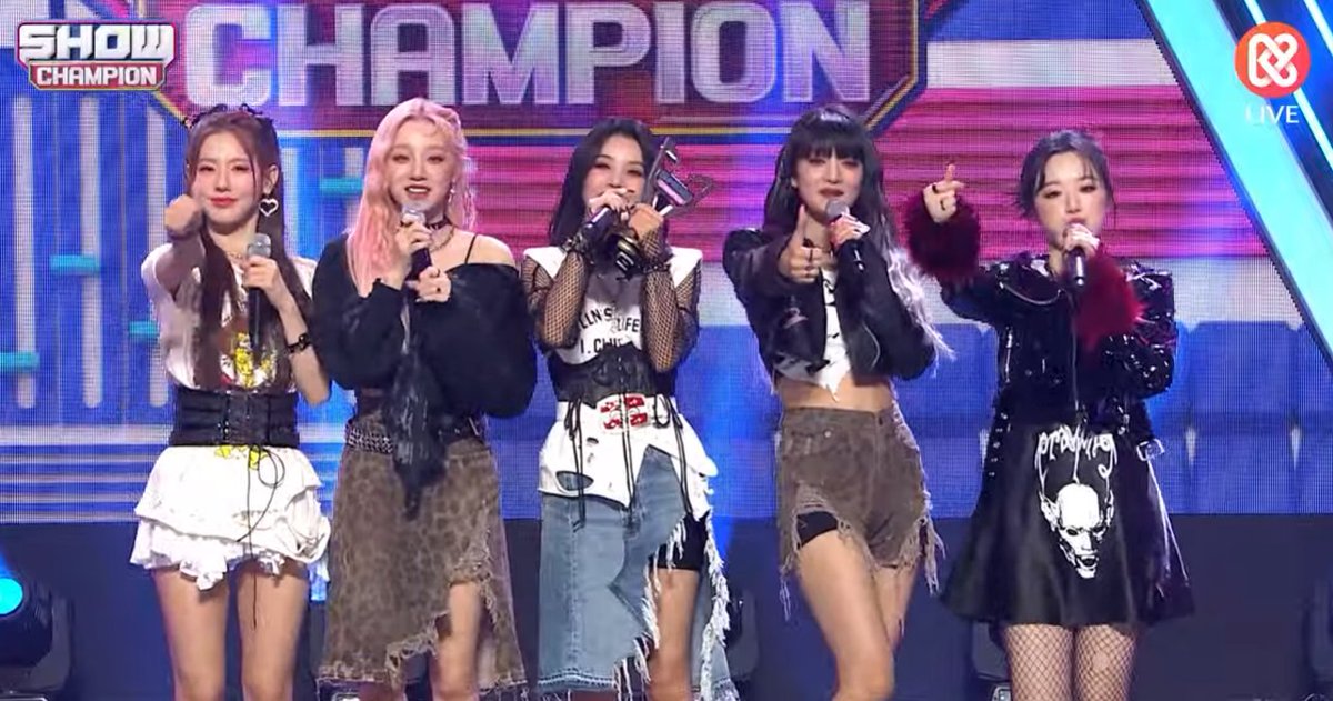 Kpop3Jessi's tweet photo. °• (G)i-DLE Hoje Conquistarem Seu 2° Win de "TOMBOY" e Eu Quero dar Meus Parabéns Para Minhas Rainhas que Sim! Merecem Muito!❤❤🏆🎶🥰
#TOMBOY2ndWin #GIDLE30thWin #GIDLE #여자아이들 #GIDLE_TOMBOY #I_NEVER_DIE https://t.co/demUN5DHsV