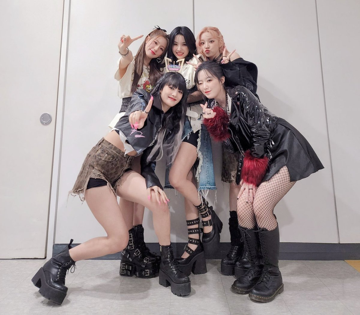 Kpop3Jessi's tweet photo. °• (G)i-DLE Hoje Conquistarem Seu 2° Win de "TOMBOY" e Eu Quero dar Meus Parabéns Para Minhas Rainhas que Sim! Merecem Muito!❤❤🏆🎶🥰
#TOMBOY2ndWin #GIDLE30thWin #GIDLE #여자아이들 #GIDLE_TOMBOY #I_NEVER_DIE https://t.co/demUN5DHsV