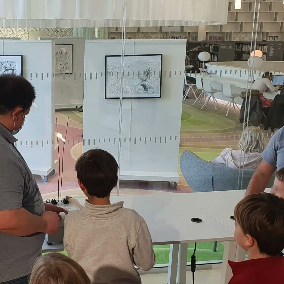 AssociationA2RS's tweet photo. ✅ Le mercredi 9 mars une équipe de médiateurs de l’A.2.R.S. c’est rendu a la Bibliothèques de Dunkerque afin de participer à l’animation goûters scientifiques pour les enfants de 8 à 10 ans. https://t.co/flKT1FoN6v