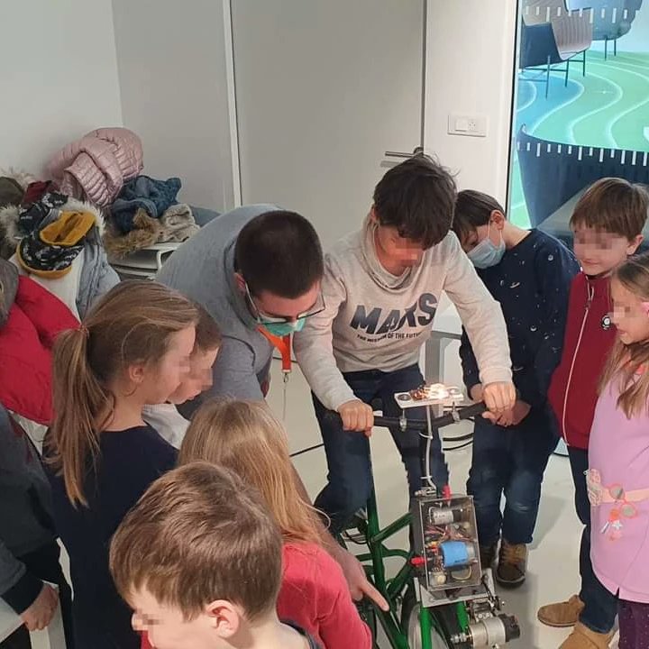 AssociationA2RS's tweet photo. ✅ Le mercredi 9 mars une équipe de médiateurs de l’A.2.R.S. c’est rendu a la Bibliothèques de Dunkerque afin de participer à l’animation goûters scientifiques pour les enfants de 8 à 10 ans. https://t.co/flKT1FoN6v