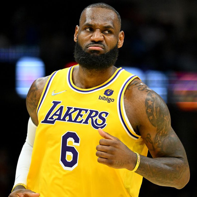 TheHoopCentral's tweet photo. LeBron James over the last 9 Games:

56 PTS, 10 REB, 61% FG
23 PTS, 14 REB, 12 AST
50 PTS, 7 REB, 72% FG
31 PTS, 7 REB, 50% FG
30 PTS, 9 REB, 58% FG
19 PTS, 5 REB, 4 AST
36 PTS, 9 REB, 57% FG
38 PTS, 10 REB, 55% FG
38 PTS, 10 REB, 59% FG https://t.co/87j3y0Fhpb