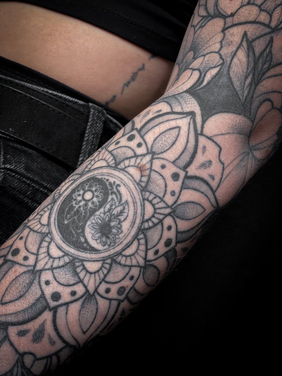 Valentement's tweet photo. Bras complet cicatrisé avant retouches !!! 
RT pour donner de la force a ton tatoueur préféré https://t.co/VkNIcul9Lx