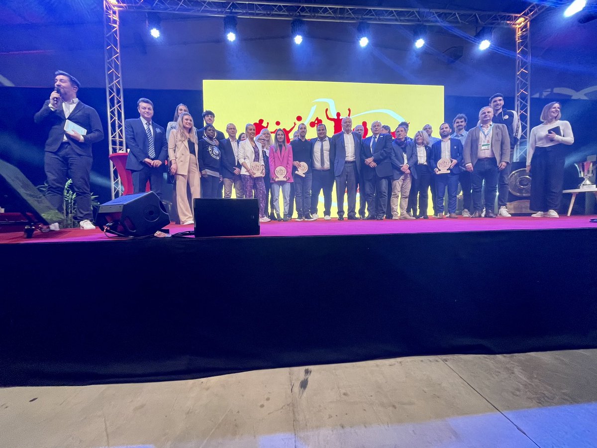 Félicitations <a href="/Dupont9A/">𝗔𝗻𝘁𝗼𝗶𝗻𝗲 𝗗𝗨𝗣𝗢𝗡𝗧</a> <a href="/LaffontPerrine/">Perrine Laffont</a> <a href="/StadeToulousain/">Stade Toulousain</a> et à tous les lauréats des 🏆 des sports #Occitanie sélectionnés par les rédactions du Groupe <a href="/ladepechedumidi/">La Dépêche du Midi</a> <a href="/Midilibre/">Midi Libre</a> <a href="/lindependant/">L'Indépendant</a> <a href="/CPAveyron/">CentrePresseAveyron</a> <a href="/nrpyrenees/">Nlle Rép Pyrénées</a>! Merci <a href="/P_Candeloro/">Philippe Candeloro</a> <a href="/n_monfort/">Nelson Monfort</a> pour leur amicale participation!