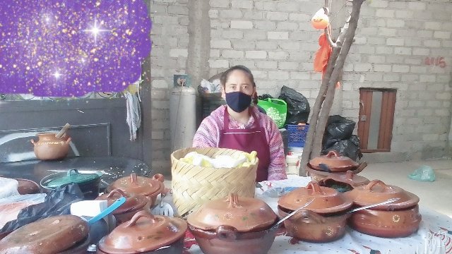 LuzMara12160006's tweet photo. Está soy yo.. Aquí estoy en mi humilde negocio,no hay ventas y los pequeños negocios estamos sufriendo,los invito a consumir local,trabajamos mucho,no tenemos prestaciones,no tenemos vacaciones,no recibimos aguinaldo y vivímos de nuestras ventas diarias, ayúdenos por favor!!🙏😔 https://t.co/WV9xCgpemb