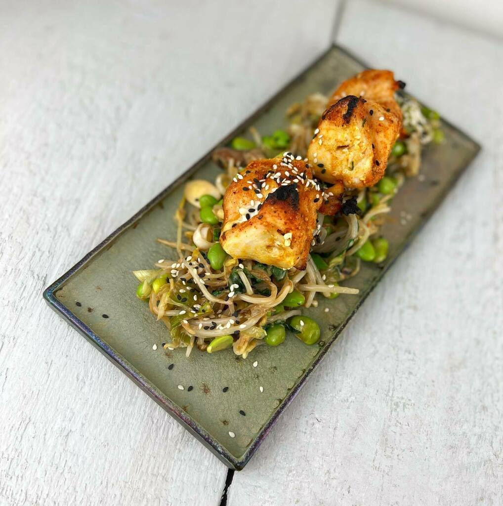 kuechenjunge's tweet photo. Hähnchen-Teriyaki mit japanischem Salat aus Edamame, Mungobohnensproßen, Pakchoi, Pilzen, Frühlingszwiebeln & Sesam-Dressing 🍗🍱🍜🥗
Eine ganz wunderbare Kombination und ein tolles Abendessen 🥰🤤🙌 Was gab es bei euch zum Abendessen???
#teriyaki #foodporn #dinner #healthyfoo… https://t.co/knXmcniiK3