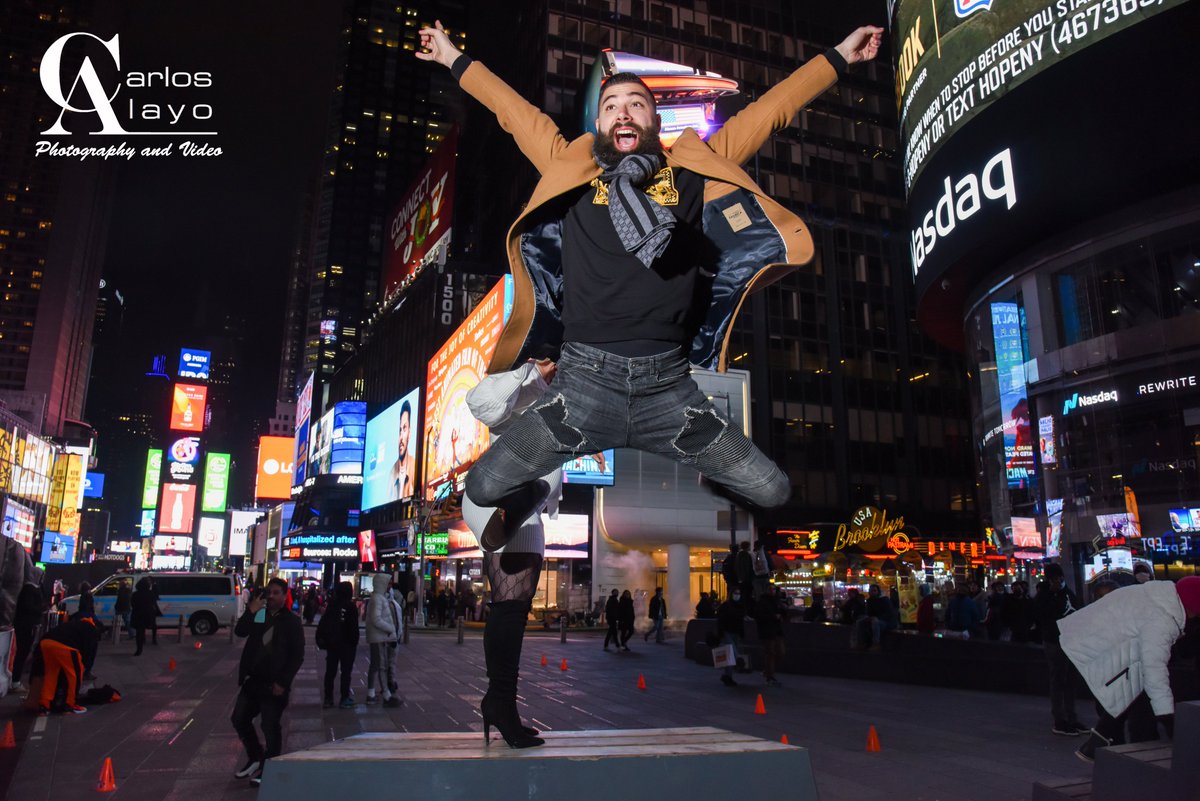 Alayophoto's tweet photo. “Having a baby is like falling in love again, both with your husband and your child.”
#pregnancypictures #pregnant #pregnacy #familyphotography #nycphotographer #timesquare https://t.co/4sKAzAueG4