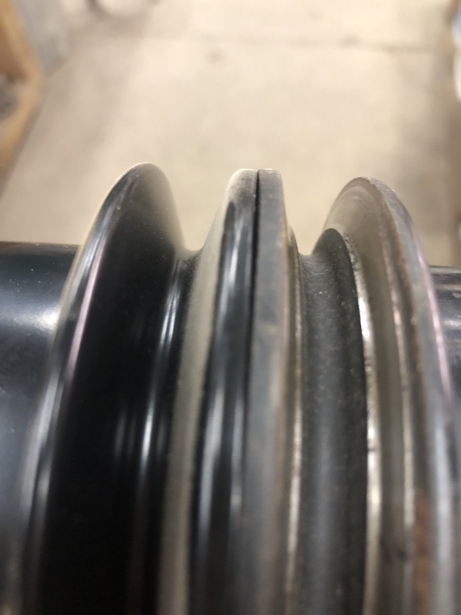 ryanarthur21's tweet photo. Started the service of our @ToroGolf 4500 machine today- planetary, rear end fluids done ✅ With over 9000hrs-pullies on altenator & water pump were worn so bad we couldn't tension the belt anymore! #fixnotreplace #goodforanotherthousand https://t.co/aQgdNwsDSo