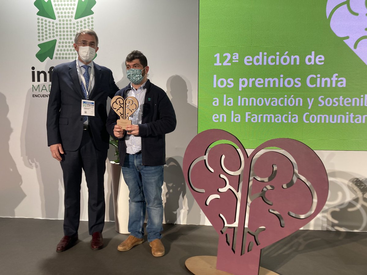 #Infarma2022 ¡Felicidades Martín <a href="/andecha33/">Martín Ramírez</a> de <a href="/Fcia_Ramirez/">Fcia Ramírez d Diego</a>! 👏🏻💚 Nuestro delegado en Asturias desde hace más de 20 años recibe uno de los premios de <a href="/CinfaSalud/">Cinfa Salud</a> a la innovación y sostenibilidad #PremiosCinfa Ver en <a href="/imfarmacias/">IM Farmacias</a> 👉🏻www.Im farmacias.es/noticia/27844/…