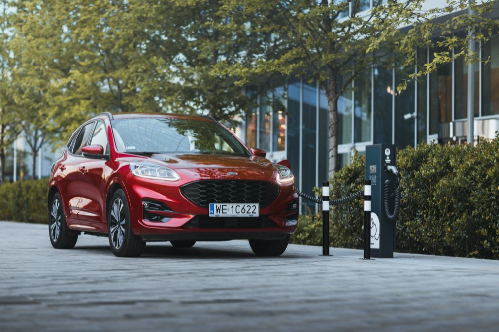 FordPolska's tweet photo. 👉#FordPolska #FordKuga
Czy wiecie, że👇
▫️ Ford Kuga jest od początku bieżącego roku liderem sprzedaży marki w Polsce, a wersja PHEV tego modelu była w minionym roku najchętniej kupowanym autem z tego typu napędem w Europie👆
#GoSUV #GoElectic⚡️ https://t.co/KfyET4650J