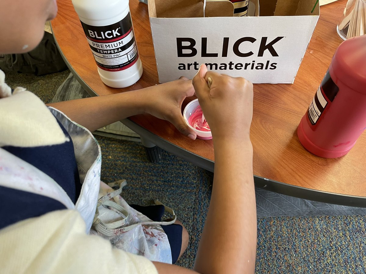 MsMileti's tweet photo. Super fun day in Ms. Cusick’s kindergarten class today @IpsButlerLab55! Ms. Hodak came and showed us how we can make new paint colors and design clothes for the classroom’s newly opened paint store and clothing store! Can’t wait to see what the students create as they explore! https://t.co/xPprZAEFME