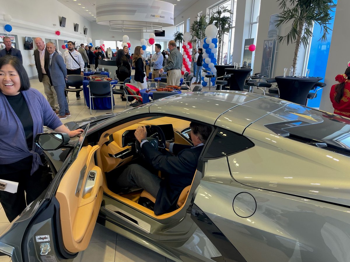LaredoChamber's tweet photo. Thank you Sames Laredo Chevrolet Sames Laredo Nissan for allowing us to host your Official Ribbon Cutting Ceremony! 🎉
#ChamberStrong #LaredoTx #sameslaredochevy #sameslaredonissan #drivelocal #drivesames #ribboncutting #dealership https://t.co/7zb3g6Pkie