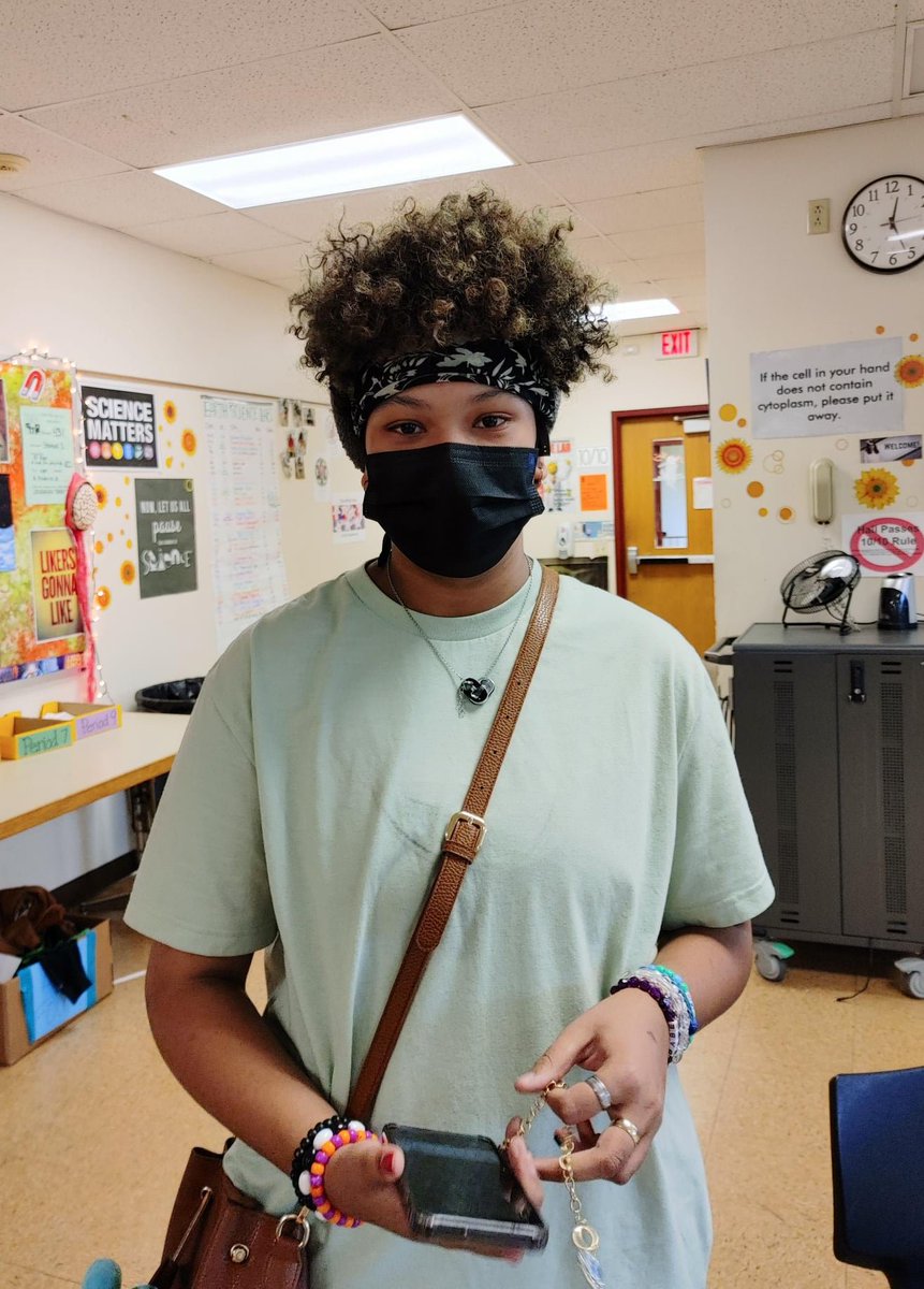 Bing_EastMiddle's tweet photo. A little late but still VERY important to introduce you to our 8th grade officers! They are working really hard to make the end of the year activities special for their class!  
President- Nakiyah Bryant
VP- Elizabeth Brewer
Secretary- Athena Rose
Treasurer- Joshua Sharak https://t.co/FZZIwj8qDd