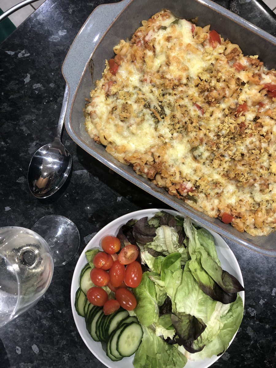 nonblondie37's tweet photo. End of the working day and dishing up some #DirtyMacaroni courtesy of @pinchofnom Comfort on a plate.🍽
#Midweeksupper #actuallycooking https://t.co/0ZmelyG9Il