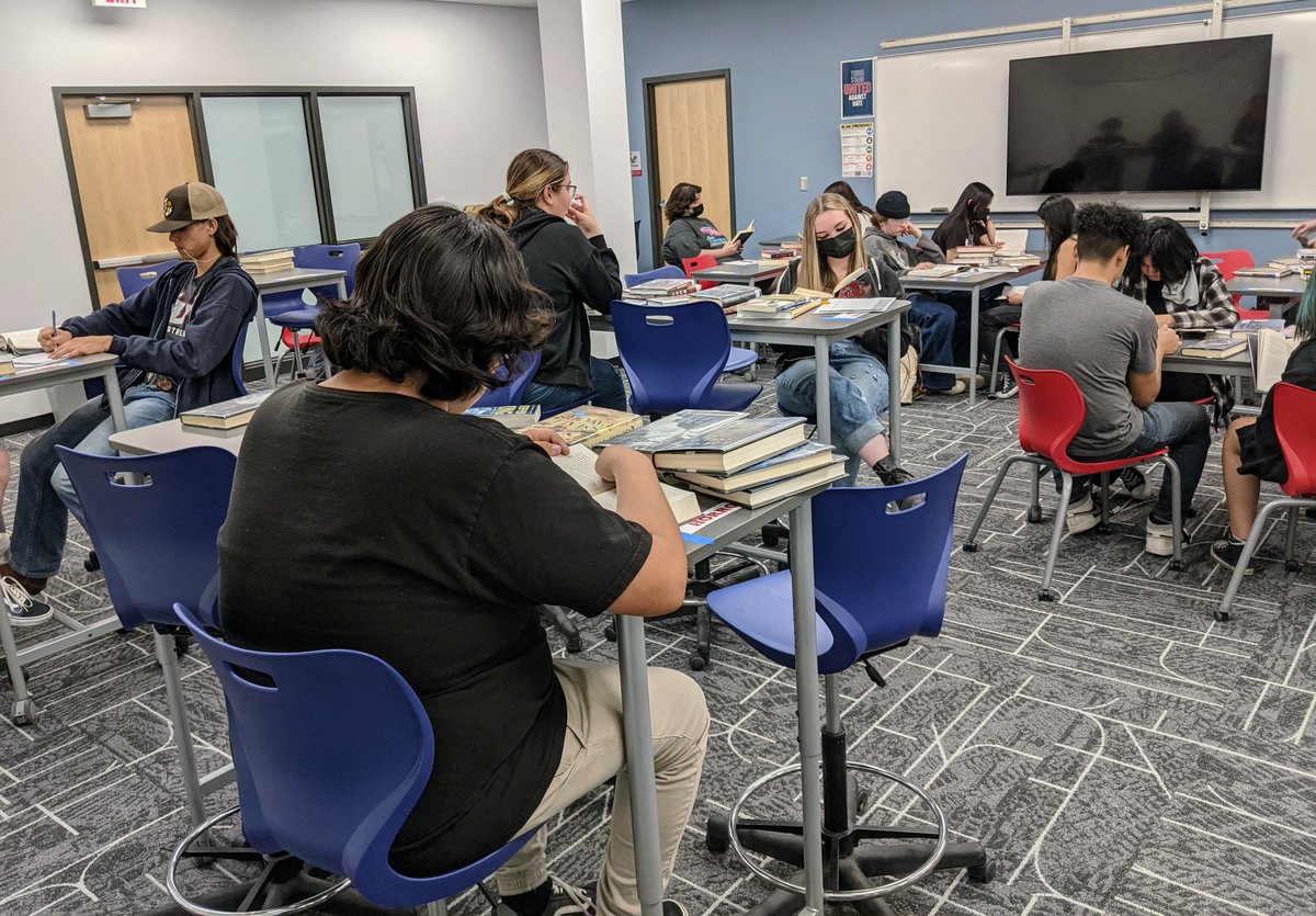 mvtlibrary's tweet photo. We did Speed Book Dating with Ms. Carter's English classes this week.  A fun way to try out multiple genres and try something new. @mpsaz @MV_Toros https://t.co/oozXfmZOPq