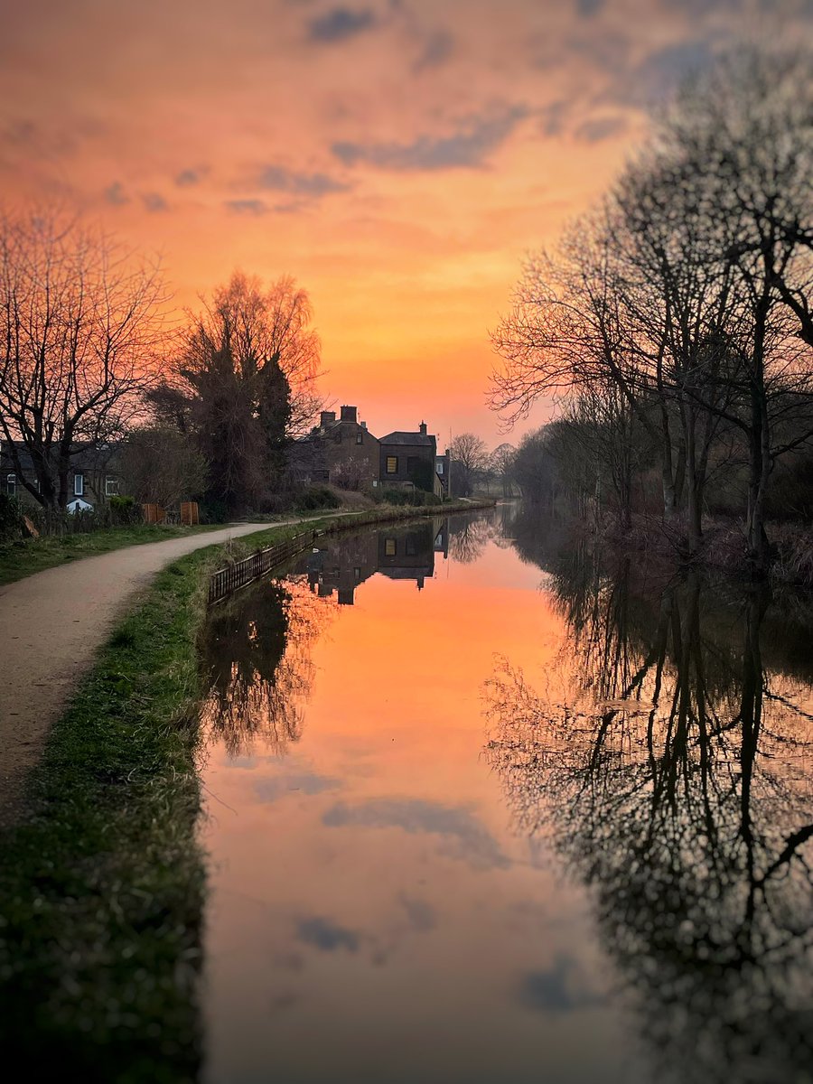 carlmilner's tweet photo. Skipton Sunset 🌅 
#StormHour #skiptonlife https://t.co/tKKcgrtjL0