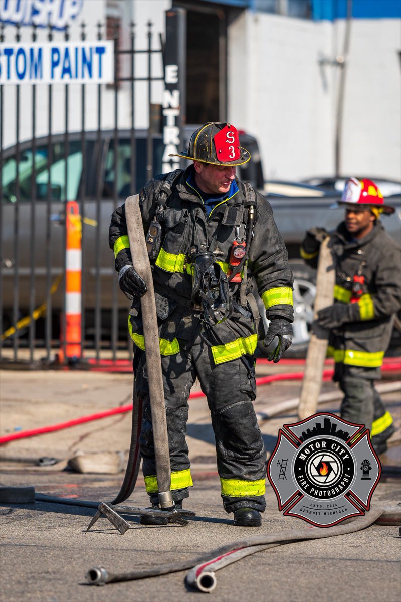 MCFirePics's tweet image. Squad 3 Senior Firefighter O’Lear detailed to Engine 42 as an acting Sergeant, picking up line after a Commercial building fire. 
Plymouth &amp;amp; Ashton
3/21/22