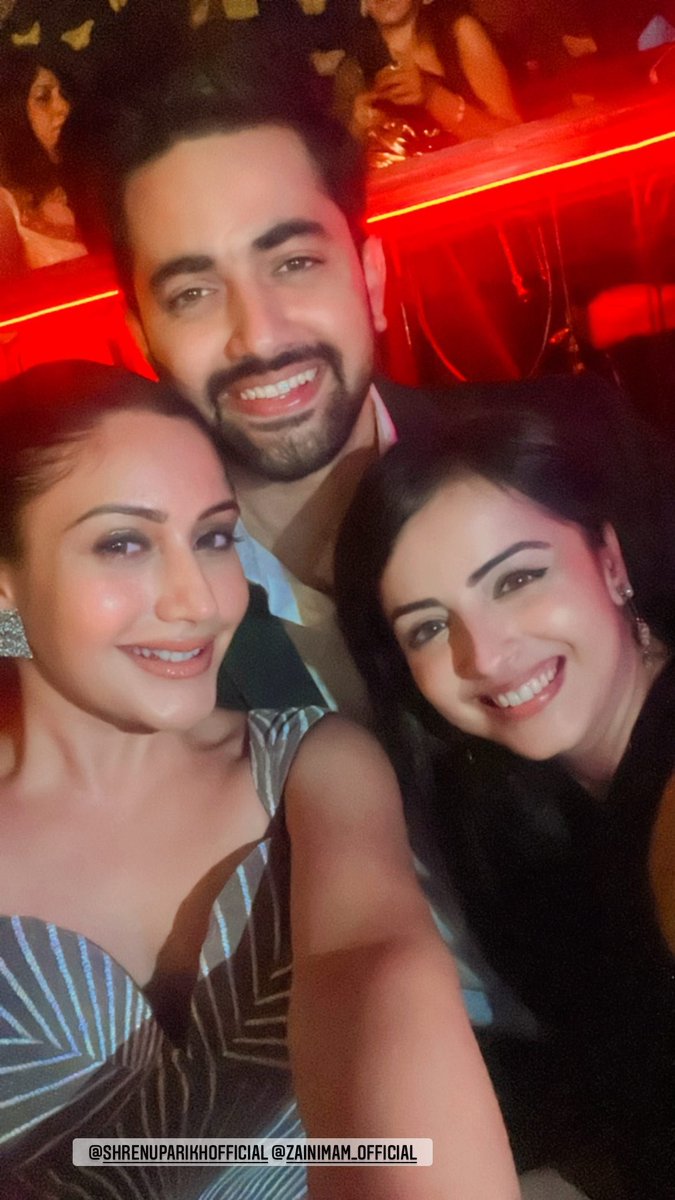 Zain_IsGem's tweet photo. @SurbhiChandna @zainimam01 @shrenu33 #SurbhiChandna #shrenuparikh #FanaaIshqMeinMarjawan #Fanaa    friends meet in function of Munisha Khatwani Engetment https://t.co/6i1B8AyYD7