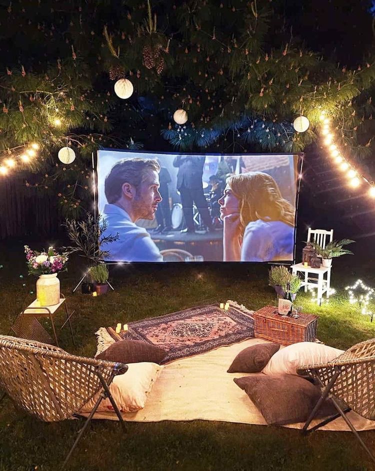 obxhcs's tweet photo. the pogues would have weekly movie nights at the chateau, kie would set everything up and pope helped her as always- alo https://t.co/5bAI5FsQek