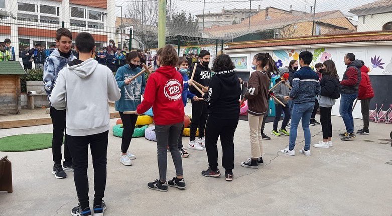 Gran ballada dels bastoners de l’ @edn_navas avui a la llar d’infants!! Ens ha encantat compartir música i tradició amb vosaltres!!! Gràcies per la visita 2n d’ESO 🔝🔝🔝🔝🔝🎉🎉🎉🎉🎉