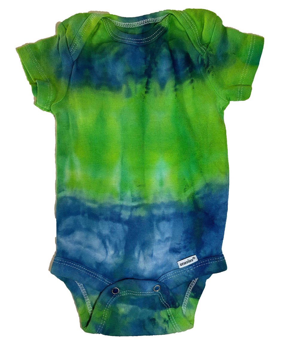 GoodNoteCo's tweet photo. Tie-dye for the babies🔥👽
We have a good amount of baby onesies on our website. All sizes including: 0-3, 3-6, 6-9, 12, 18, and 24 months

#goodnote #goodnoteco #babyonesie #tiedyeonesie https://t.co/4Z0rE1jG1p
