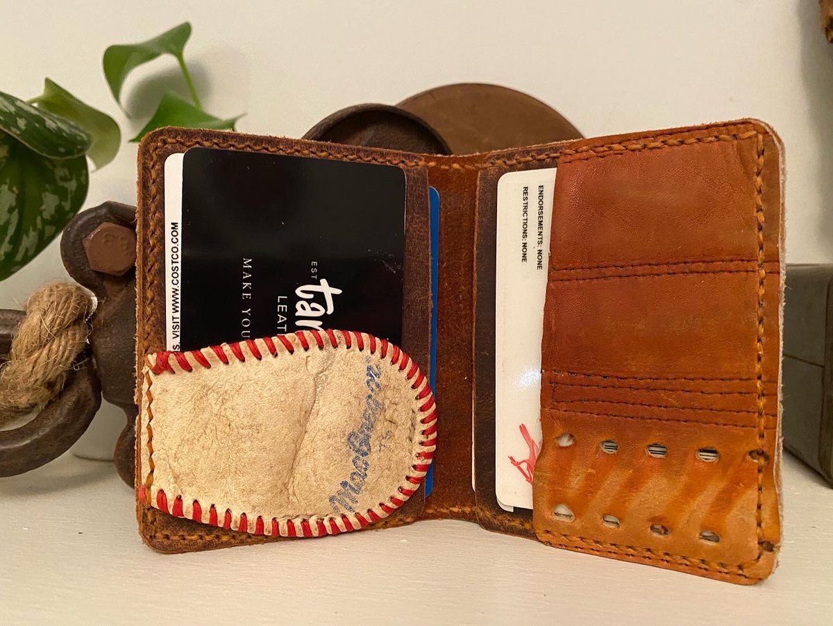 SRoe86's tweet photo. “SOLD! But wanted to share”

Here’s a BIG MAC baseball mitt wallet, with FLEX ACTION and DEEP Grip pocket! what more could you want for a wallet. 😃 

#baseball #vintage #sports #baseballwallet #homerun #leatherwork #wallet  #leathercraft #baseballlovers https://t.co/XcZdVxaJbG